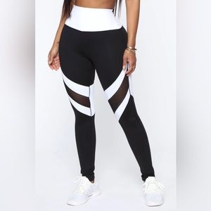 FASHION NOVA “Making Moves Active Leggings” - Size S
